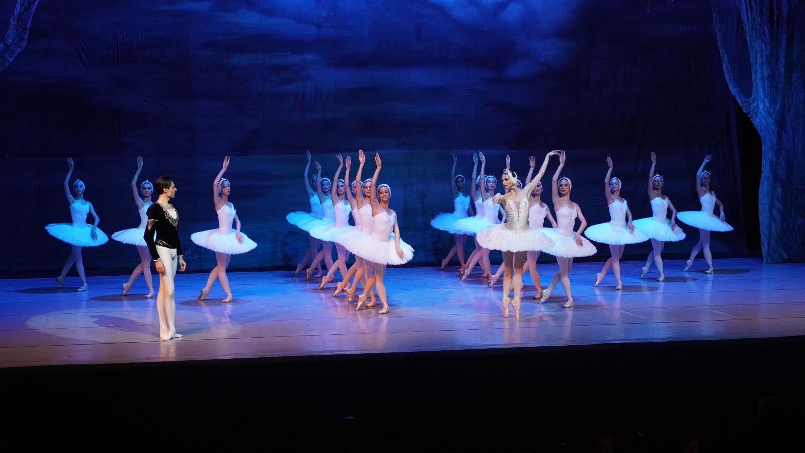 Когда лебеди танцуют – вихрь магии в Баку с участием ведущих солистов Мариинского театра (ФОТО)