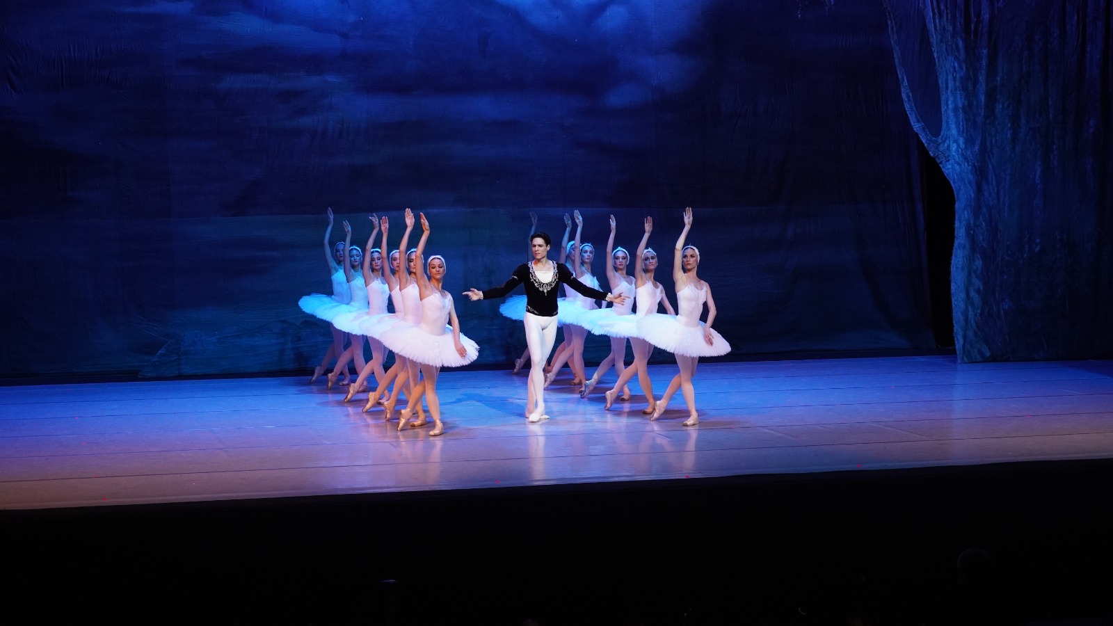 Когда лебеди танцуют – вихрь магии в Баку с участием ведущих солистов Мариинского театра (ФОТО)