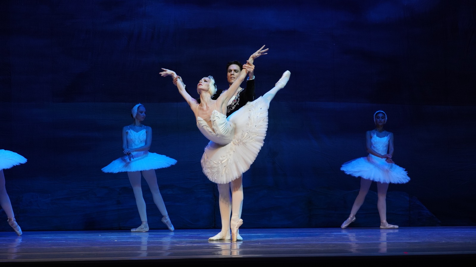 Когда лебеди танцуют – вихрь магии в Баку с участием ведущих солистов Мариинского театра (ФОТО)