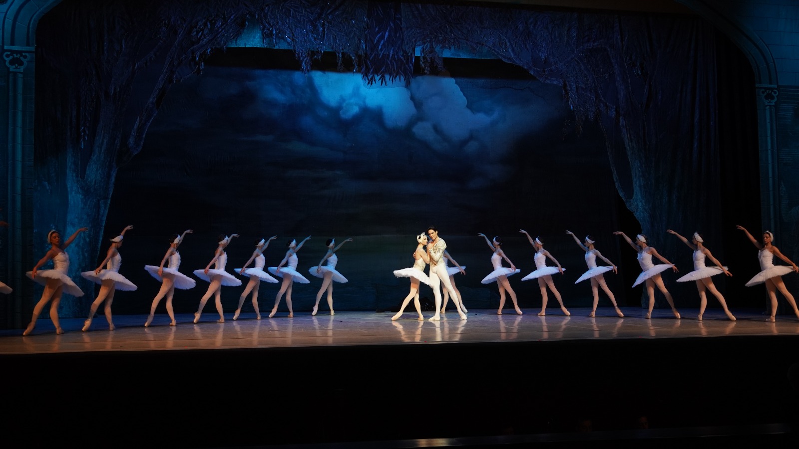 Когда лебеди танцуют – вихрь магии в Баку с участием ведущих солистов Мариинского театра (ФОТО)