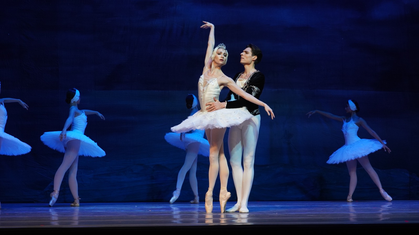 Когда лебеди танцуют – вихрь магии в Баку с участием ведущих солистов Мариинского театра (ФОТО)