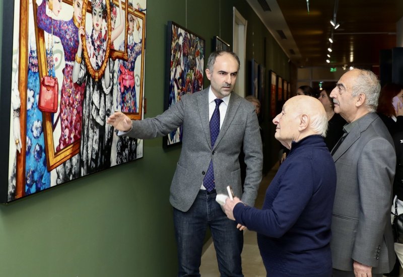 Орнамент памяти и силуэт времени: в Музее ковра открылась выставка Эмиля Азиза (ФОТО)