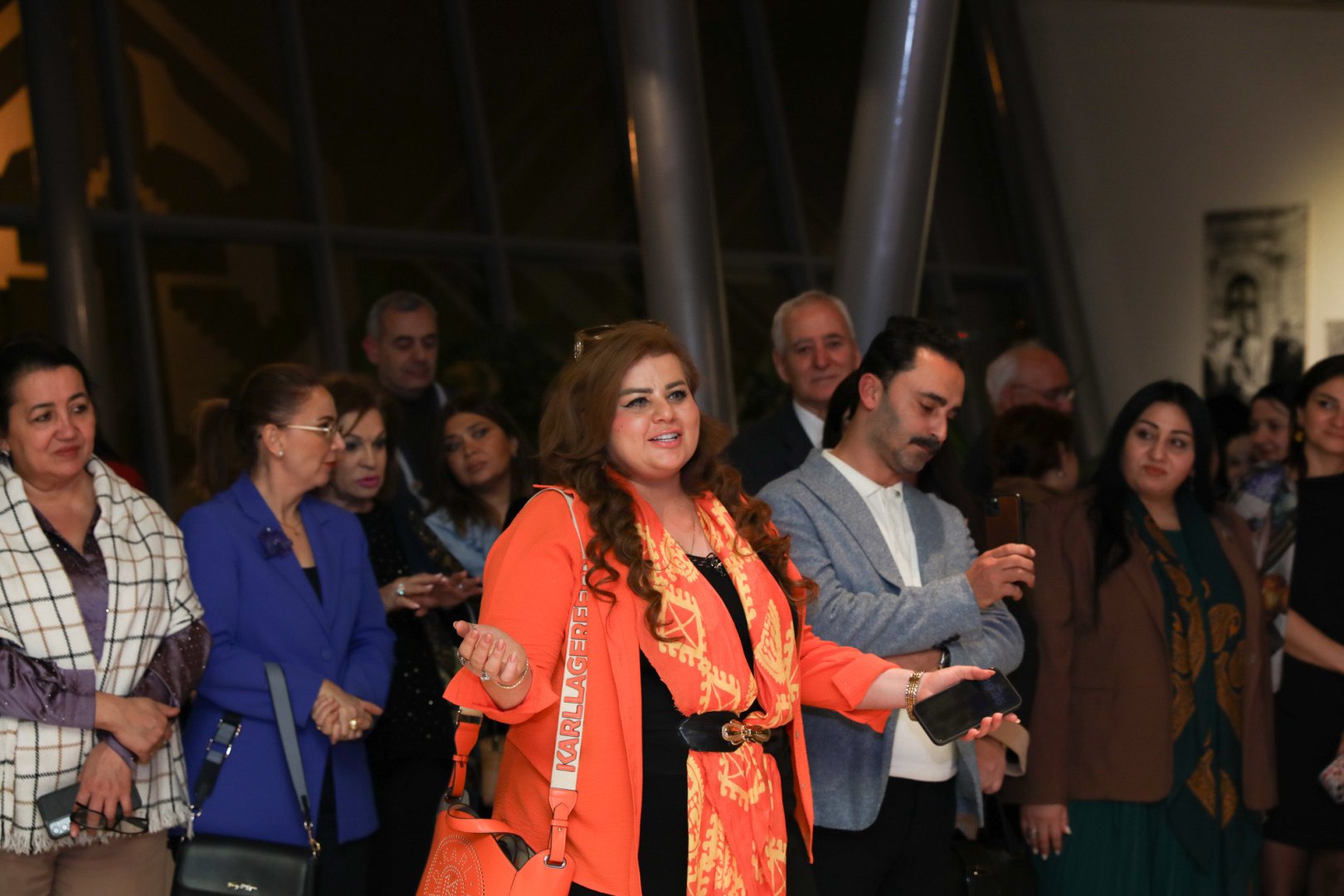 Орнамент памяти и силуэт времени: в Музее ковра открылась выставка Эмиля Азиза (ФОТО)