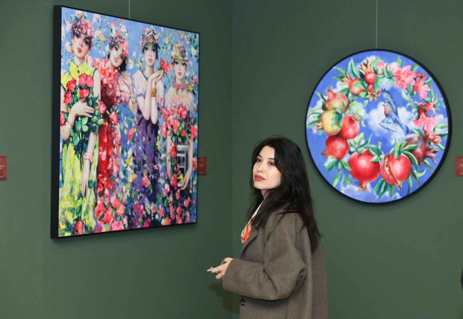 Орнамент памяти и силуэт времени: в Музее ковра открылась выставка Эмиля Азиза (ФОТО)