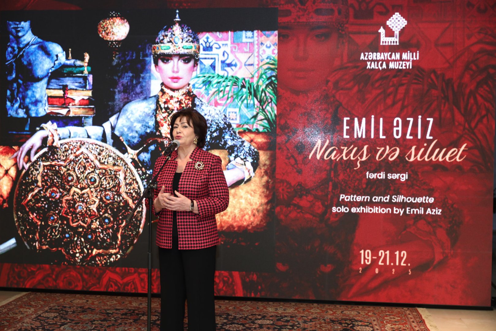 Орнамент памяти и силуэт времени: в Музее ковра открылась выставка Эмиля Азиза (ФОТО)