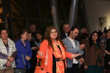 Орнамент памяти и силуэт времени: в Музее ковра открылась выставка Эмиля Азиза (ФОТО)