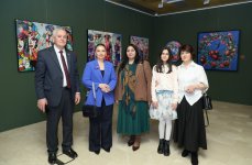 Орнамент памяти и силуэт времени: в Музее ковра открылась выставка Эмиля Азиза (ФОТО)