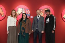 Орнамент памяти и силуэт времени: в Музее ковра открылась выставка Эмиля Азиза (ФОТО)