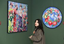 Орнамент памяти и силуэт времени: в Музее ковра открылась выставка Эмиля Азиза (ФОТО)