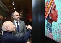 Орнамент памяти и силуэт времени: в Музее ковра открылась выставка Эмиля Азиза (ФОТО)