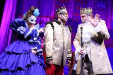 Как в Баку искали нужный размер хрустальной обуви для красивой девушки (ФОТО)