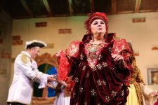 Как в Баку искали нужный размер хрустальной обуви для красивой девушки (ФОТО)