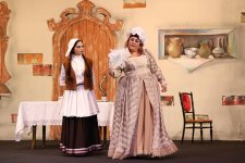 Как в Баку искали нужный размер хрустальной обуви для красивой девушки (ФОТО)