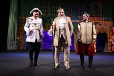 Как в Баку искали нужный размер хрустальной обуви для красивой девушки (ФОТО)