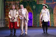 Как в Баку искали нужный размер хрустальной обуви для красивой девушки (ФОТО)