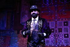 Как в Баку искали нужный размер хрустальной обуви для красивой девушки (ФОТО)