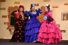 Как в Баку искали нужный размер хрустальной обуви для красивой девушки (ФОТО)