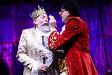 Как в Баку искали нужный размер хрустальной обуви для красивой девушки (ФОТО)