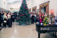 Азербайджанский русский драматический театр отметил 105-летие с классикой Шекспира (ФОТО)