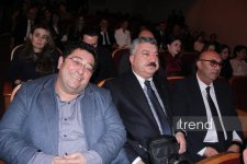 Азербайджанский русский драматический театр отметил 105-летие с классикой Шекспира (ФОТО)