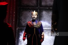 Азербайджанский русский драматический театр отметил 105-летие с классикой Шекспира (ФОТО)