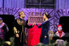 Азербайджанский русский драматический театр отметил 105-летие с классикой Шекспира (ФОТО)