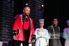 Азербайджанский русский драматический театр отметил 105-летие с классикой Шекспира (ФОТО)