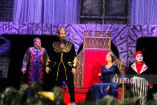 Азербайджанский русский драматический театр отметил 105-летие с классикой Шекспира (ФОТО)