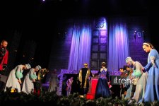 Азербайджанский русский драматический театр отметил 105-летие с классикой Шекспира (ФОТО)