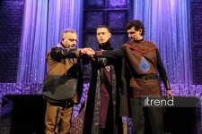 Азербайджанский русский драматический театр отметил 105-летие с классикой Шекспира (ФОТО)