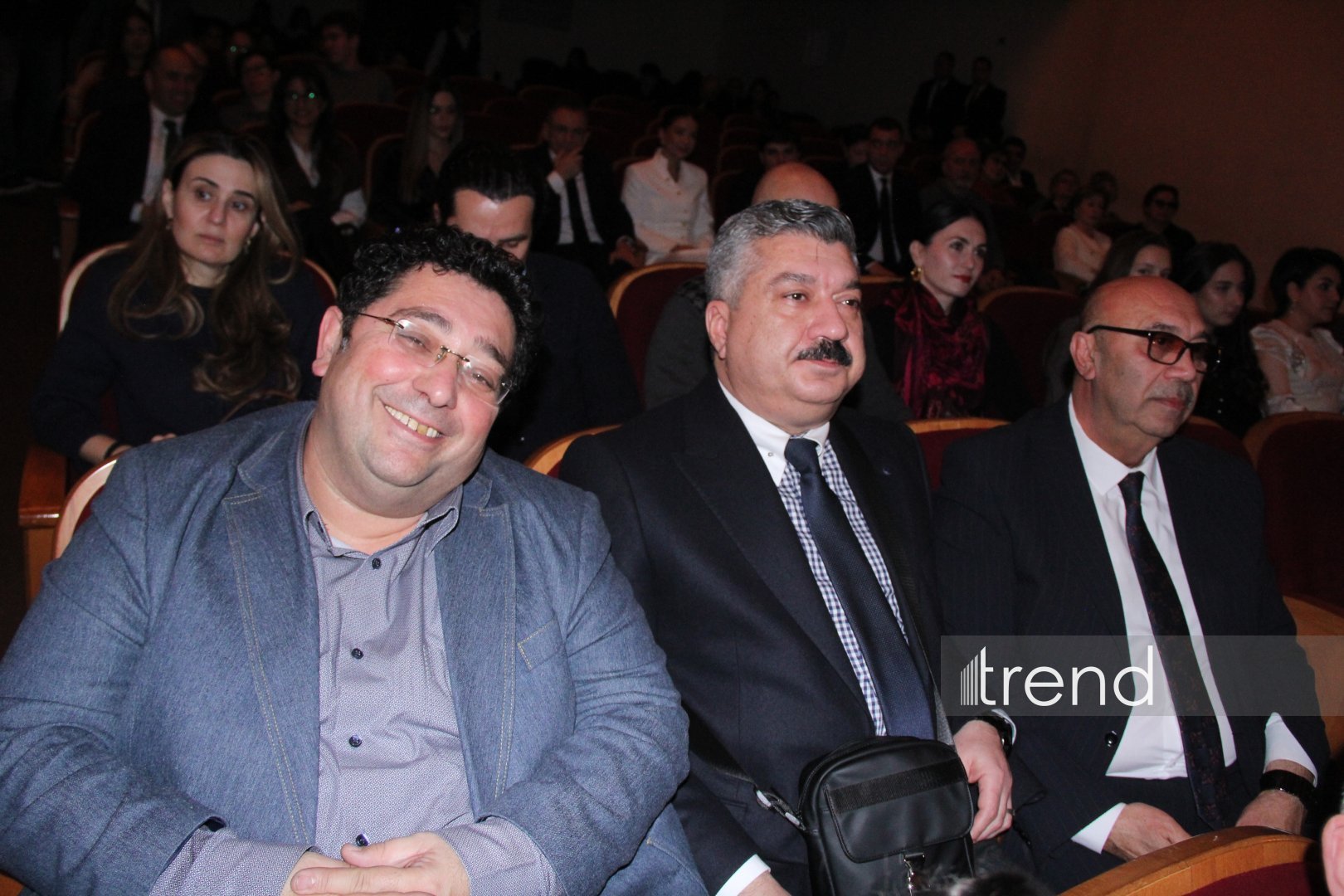 Азербайджанский русский драматический театр отметил 105-летие с классикой Шекспира (ФОТО)