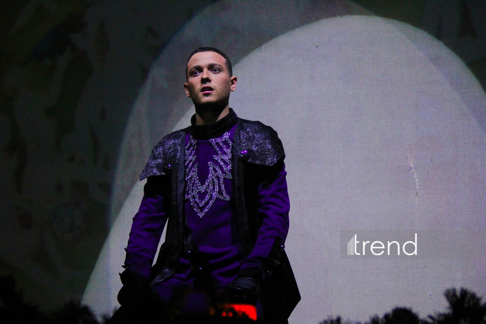 Азербайджанский русский драматический театр отметил 105-летие с классикой Шекспира (ФОТО)