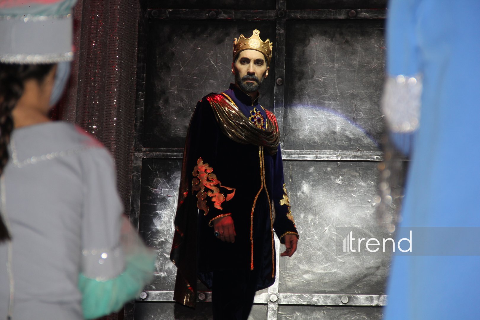 Азербайджанский русский драматический театр отметил 105-летие с классикой Шекспира (ФОТО)