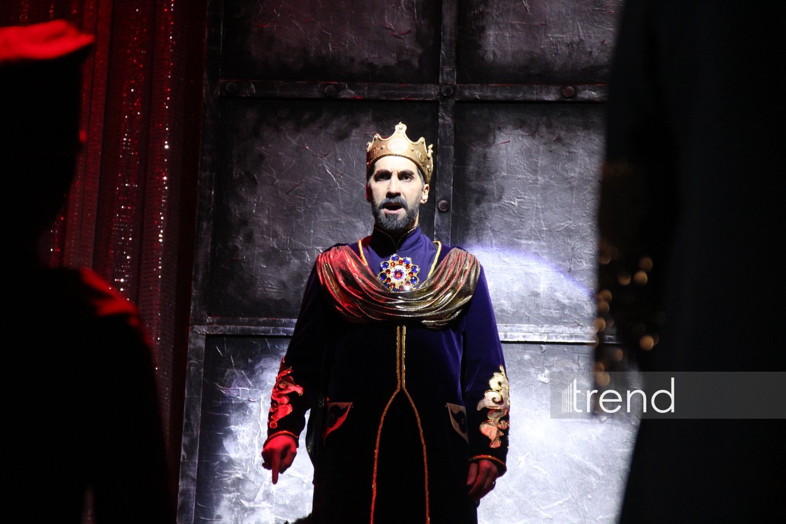 Азербайджанский русский драматический театр отметил 105-летие с классикой Шекспира (ФОТО)