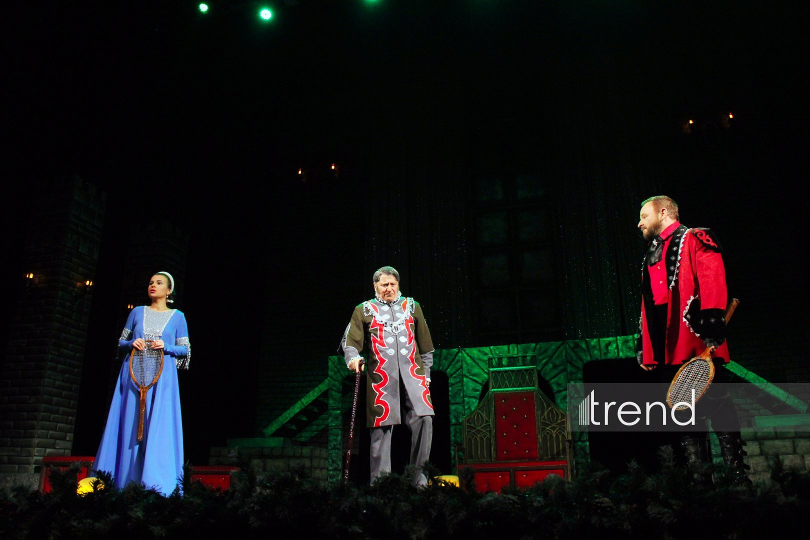 Азербайджанский русский драматический театр отметил 105-летие с классикой Шекспира (ФОТО)