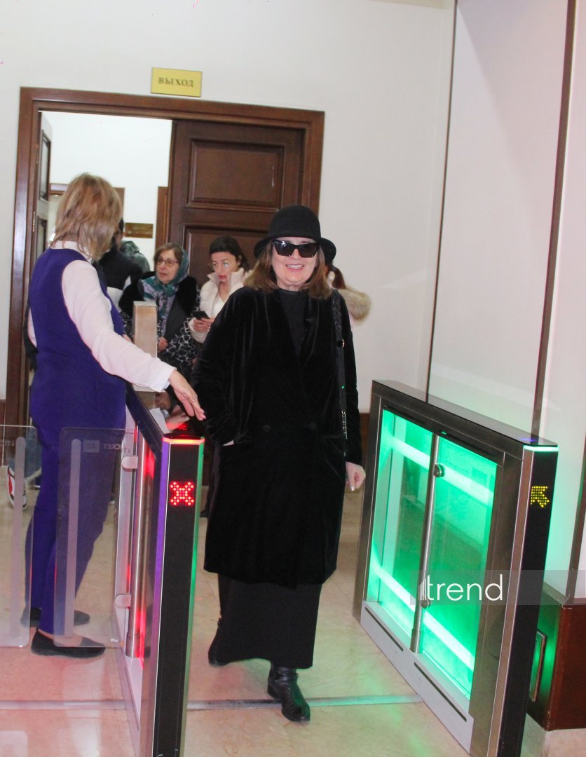 Азербайджанский русский драматический театр отметил 105-летие с классикой Шекспира (ФОТО)