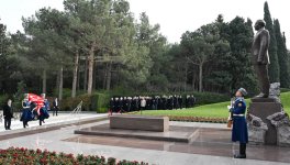 Вице-президент Турции Джевдет Йылмаз посетил могилу общенационального лидера Гейдара Алиева (ФОТО)