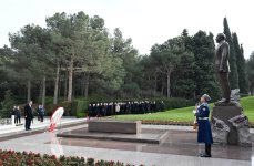 Вице-президент Турции Джевдет Йылмаз посетил могилу общенационального лидера Гейдара Алиева (ФОТО)
