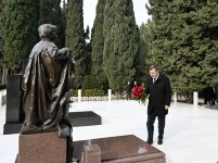 Вице-президент Турции Джевдет Йылмаз посетил могилу общенационального лидера Гейдара Алиева (ФОТО)