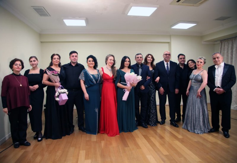 Классическое искусство в зимнем Баку (ФОТО)