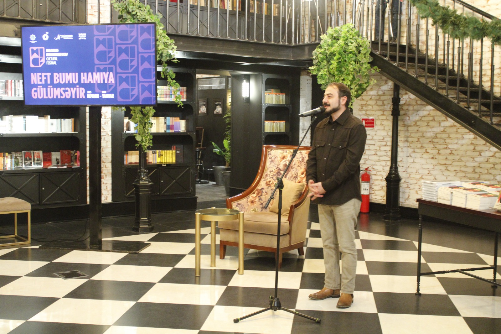 "Нефтяной бум улыбается всем" Максуда Ибрагимбекова - диалог эпох и смыслов, зеркало человеческих судеб (ФОТО)