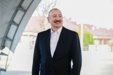 Президент Ильхам Алиев встретился в поселке Кяркиджахан с переселившимися сюда жителями (ФОТО/ВИДЕО)