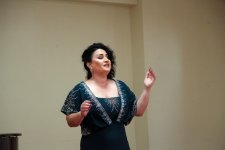 Классическое искусство в зимнем Баку (ФОТО)