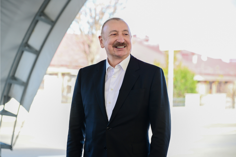 Президент Ильхам Алиев встретился в поселке Кяркиджахан с переселившимися сюда жителями (ФОТО/ВИДЕО)