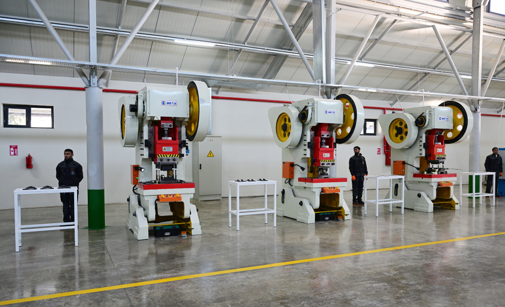 Президент Ильхам Алиев принял участие в открытии предприятия по производству офисной мебели и мебельной фурнитуры в селе Баллыджа Ходжалы (ФОТО)