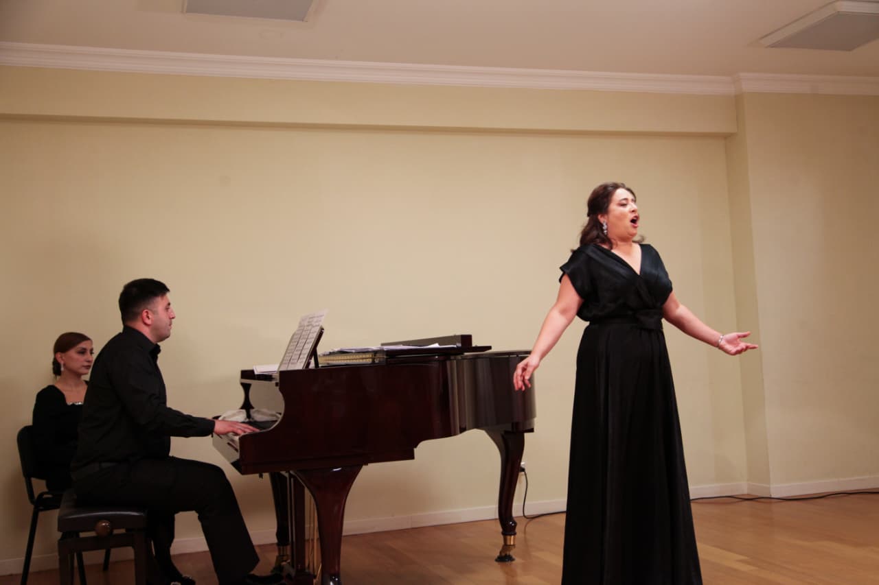 Классическое искусство в зимнем Баку (ФОТО)