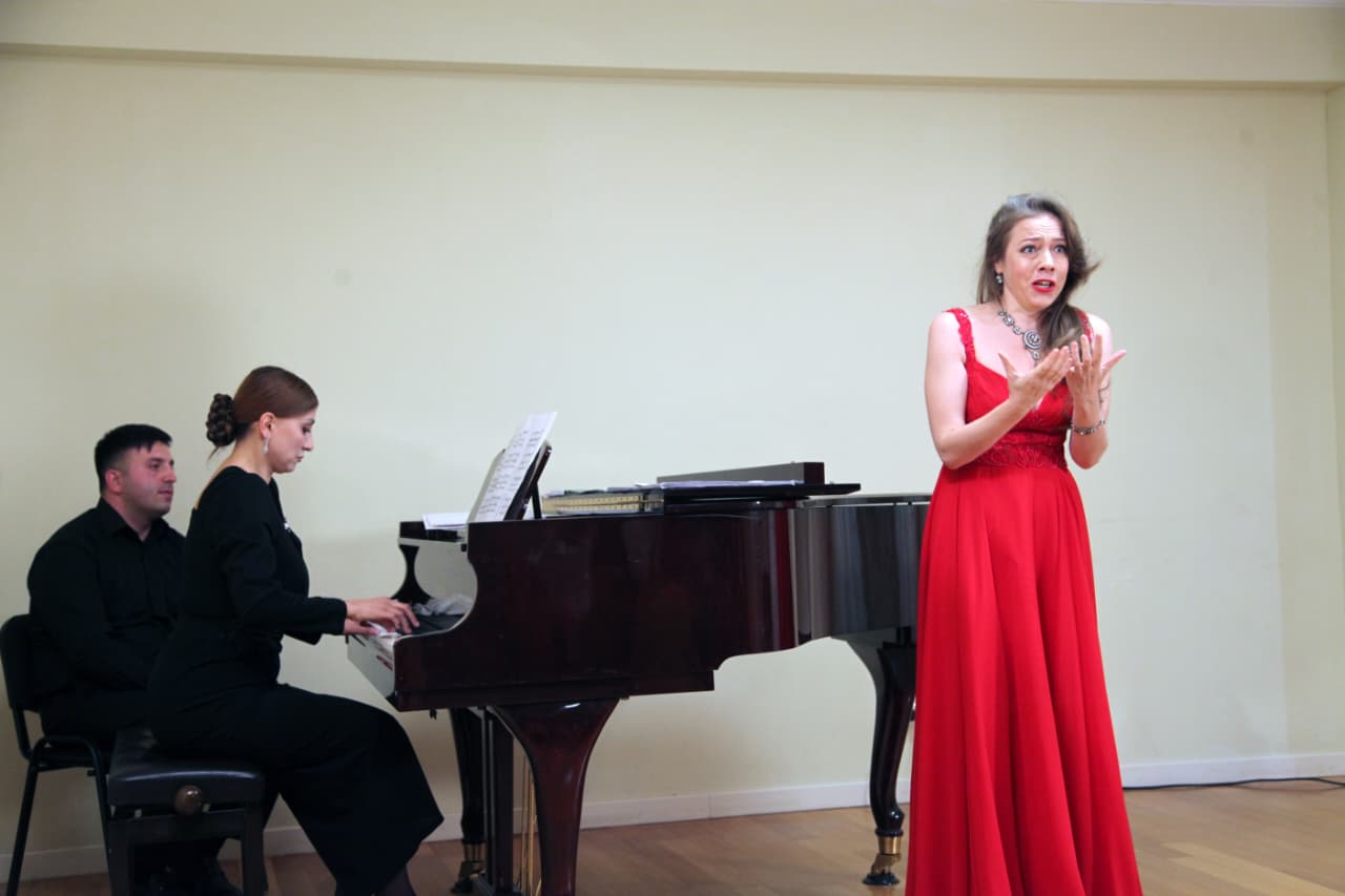 Классическое искусство в зимнем Баку (ФОТО)