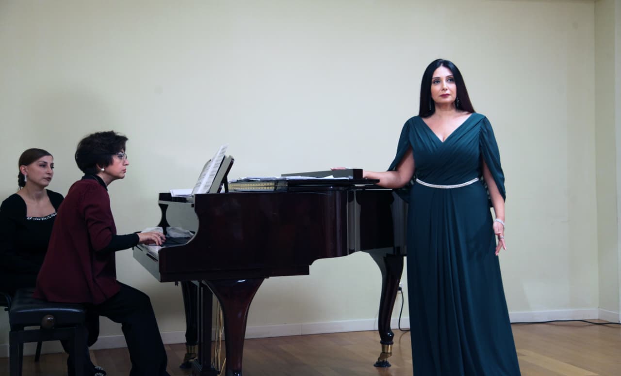 Классическое искусство в зимнем Баку (ФОТО)