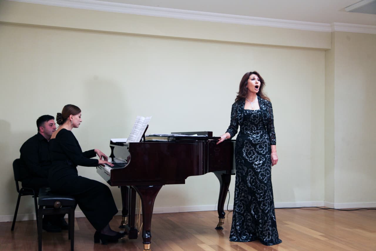 Классическое искусство в зимнем Баку (ФОТО)