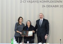 Президент Ильхам Алиев и Первая леди Мехрибан Алиева приняли участие в открытии 2-го жилого комплекса в Агдаме и встретились с переселившимися сюда жителями (ВИДЕО/ФОТО)